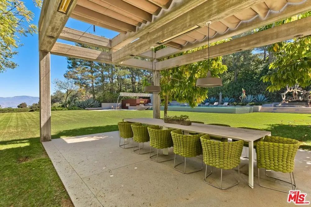 3350 Stone Ridge Lane Los Angeles, CA 90077