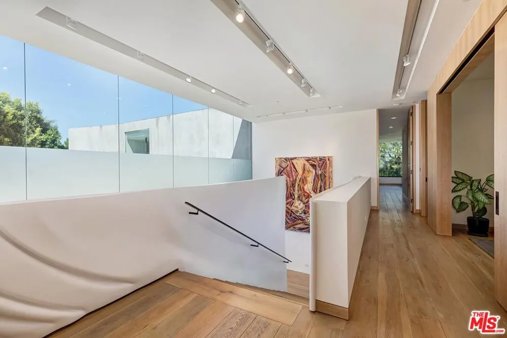 3350 Stone Ridge Lane Los Angeles, CA 90077