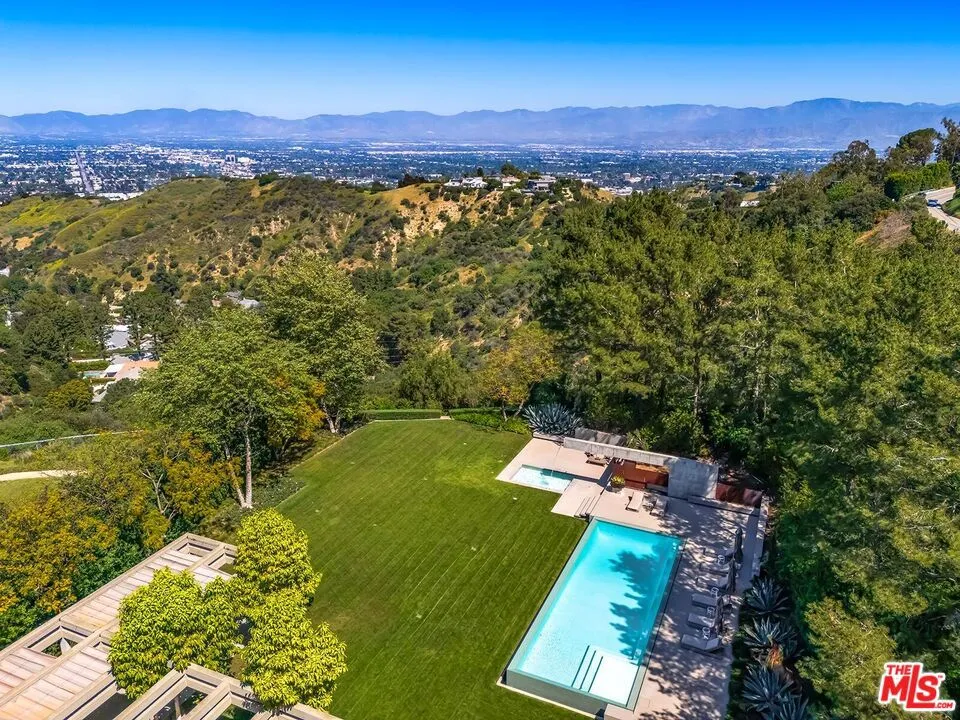 3350 Stone Ridge Lane Los Angeles, CA 90077