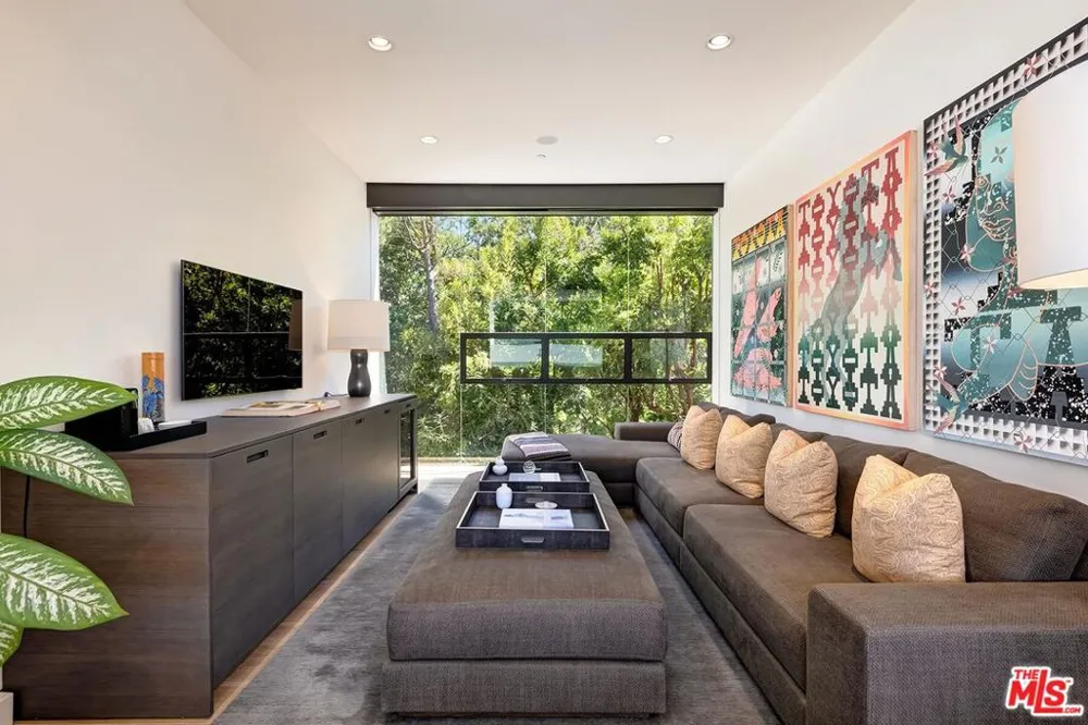3350 Stone Ridge Lane Los Angeles, CA 90077