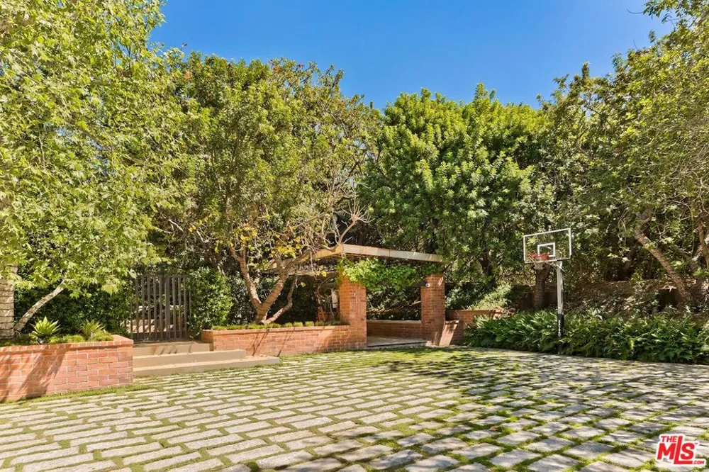 3350 Stone Ridge Lane Los Angeles, CA 90077