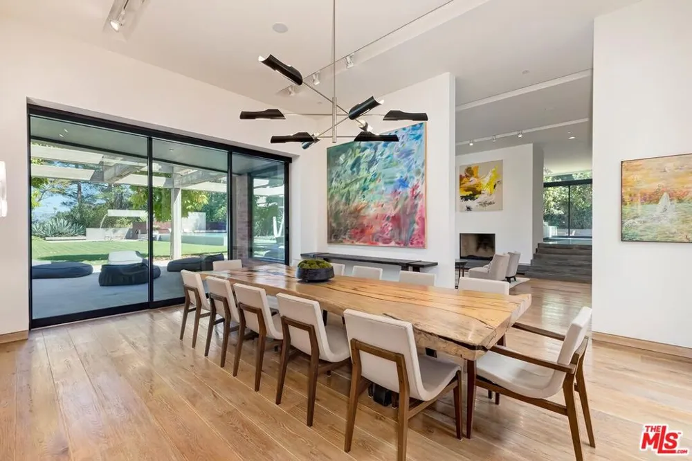 3350 Stone Ridge Lane Los Angeles, CA 90077