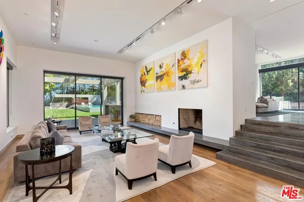 3350 Stone Ridge Lane Los Angeles, CA 90077