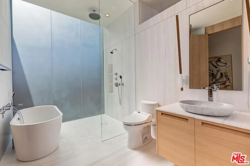 3350 Stone Ridge Lane Los Angeles, CA 90077