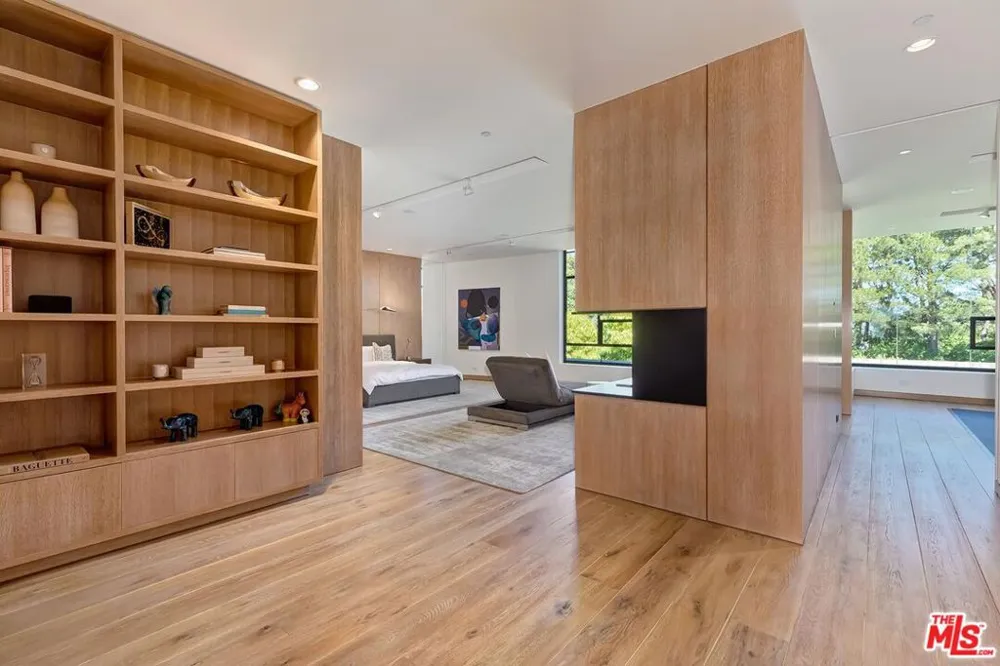 3350 Stone Ridge Lane Los Angeles, CA 90077