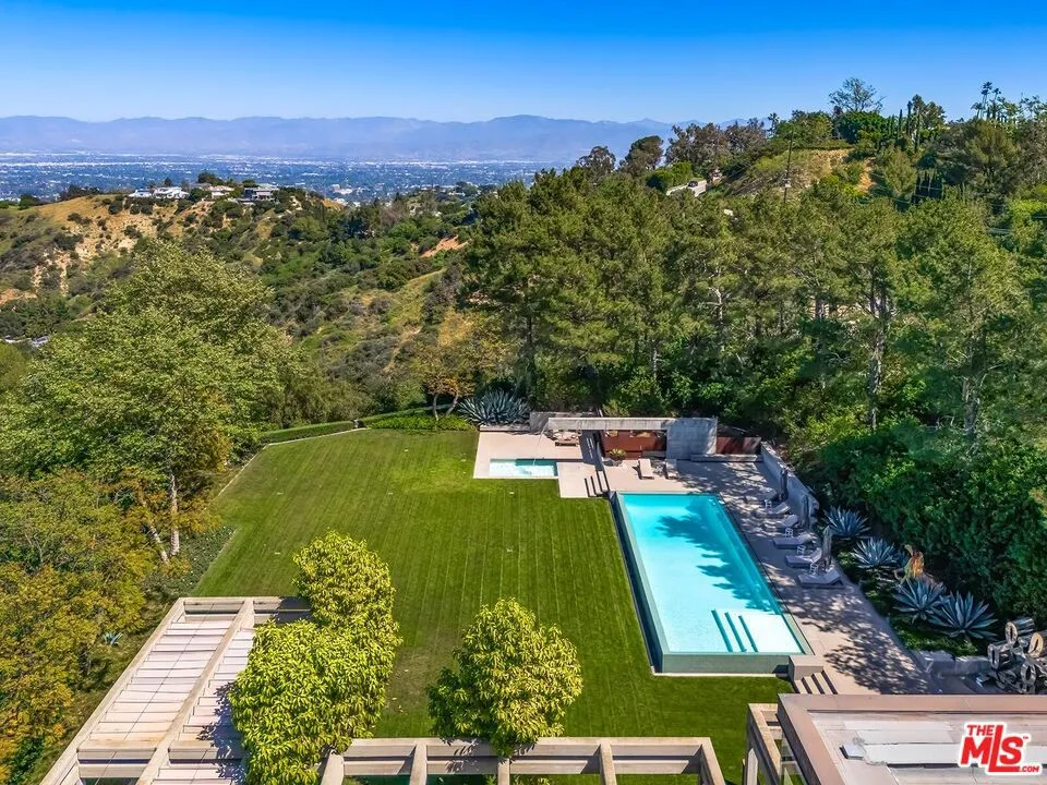 3350 Stone Ridge Lane Los Angeles, CA 90077