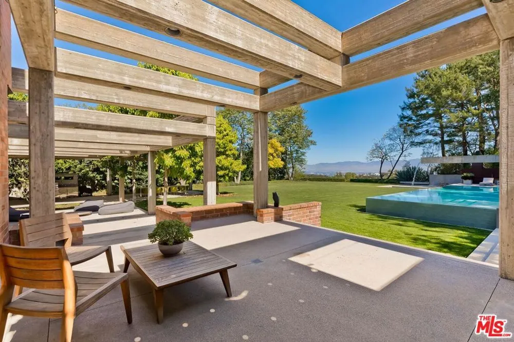 3350 Stone Ridge Lane Los Angeles, CA 90077