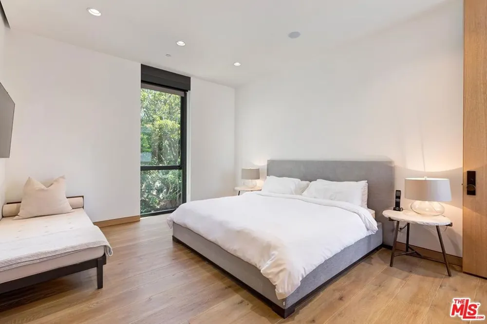 3350 Stone Ridge Lane Los Angeles, CA 90077