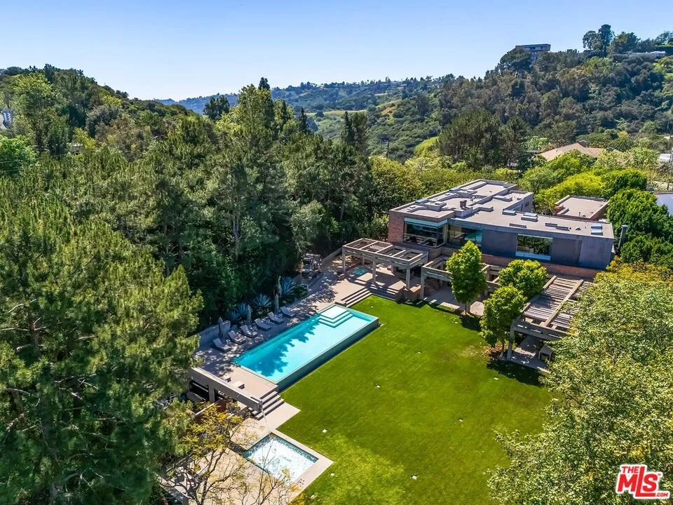 3350 Stone Ridge Lane Los Angeles, CA 90077