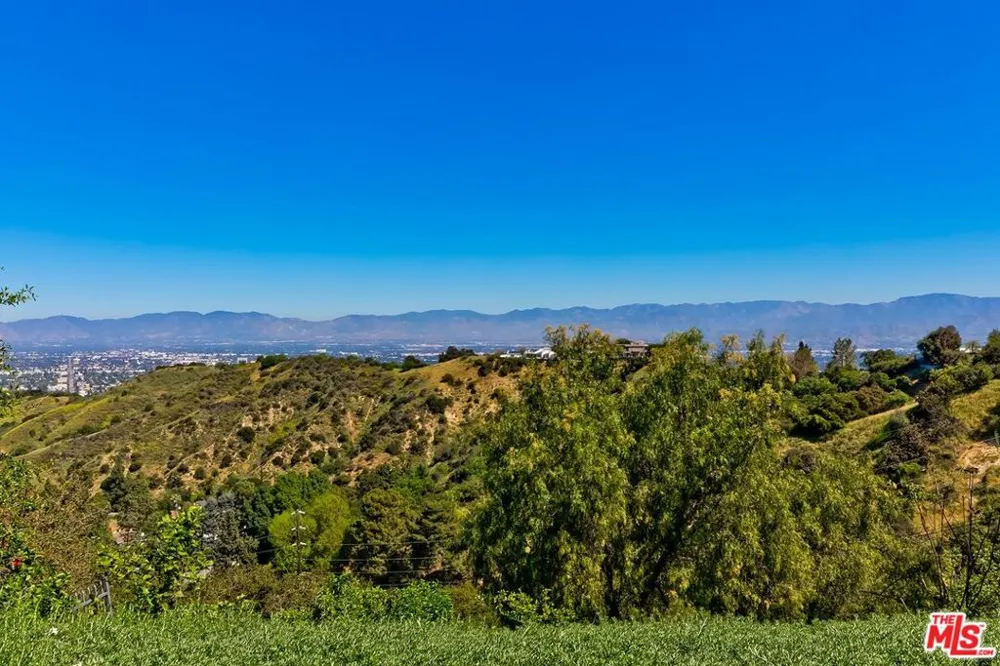 3350 Stone Ridge Lane Los Angeles, CA 90077