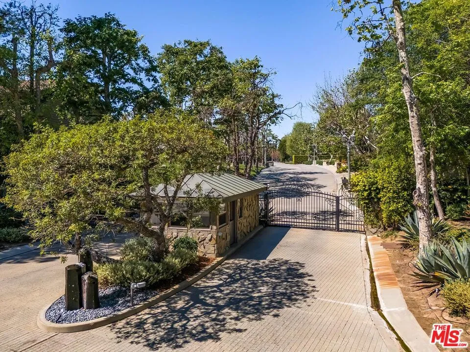 3350 Stone Ridge Lane Los Angeles, CA 90077