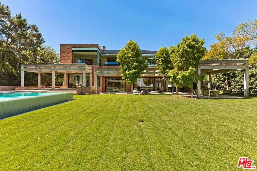 3350 Stone Ridge Lane Los Angeles, CA 90077