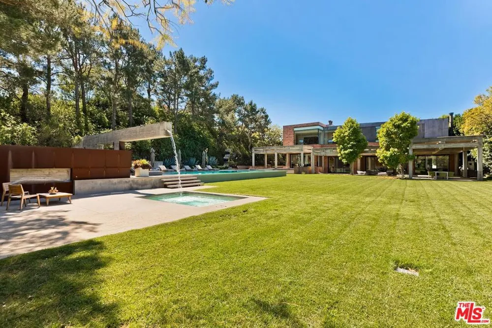 3350 Stone Ridge Lane Los Angeles, CA 90077