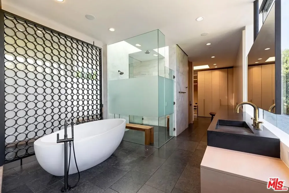 3350 Stone Ridge Lane Los Angeles, CA 90077