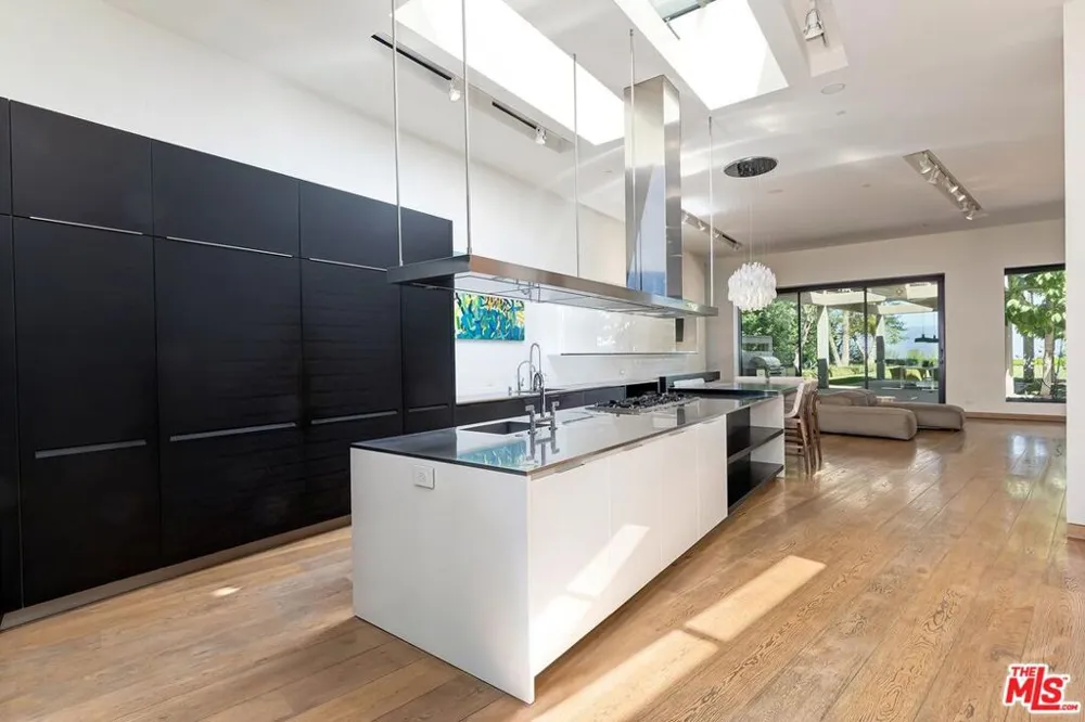 3350 Stone Ridge Lane Los Angeles, CA 90077