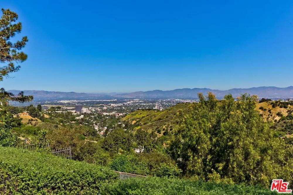 3350 Stone Ridge Lane Los Angeles, CA 90077