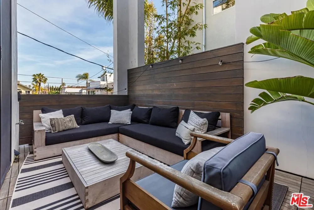 214 S Venice Boulevard Venice, CA 90291