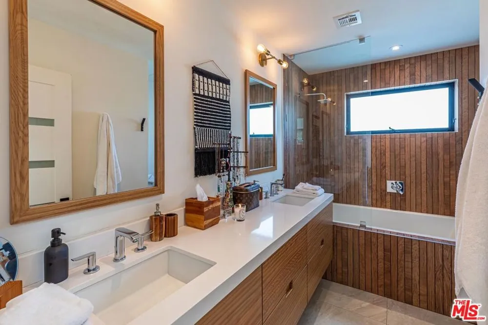 214 S Venice Boulevard Venice, CA 90291