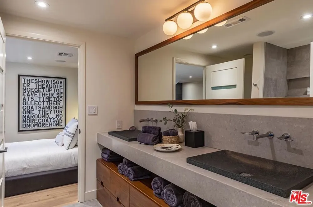 214 S Venice Boulevard Venice, CA 90291