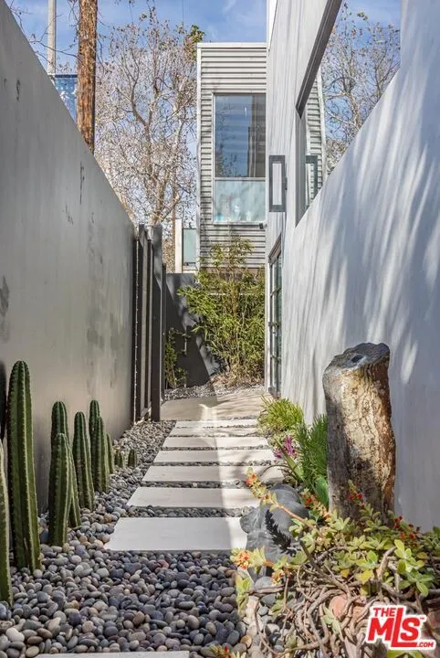 214 S Venice Boulevard Venice, CA 90291