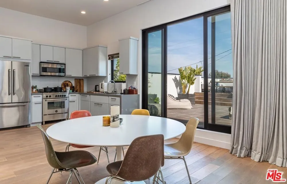 214 S Venice Boulevard Venice, CA 90291
