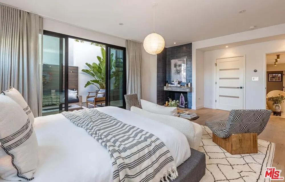 214 S Venice Boulevard Venice, CA 90291