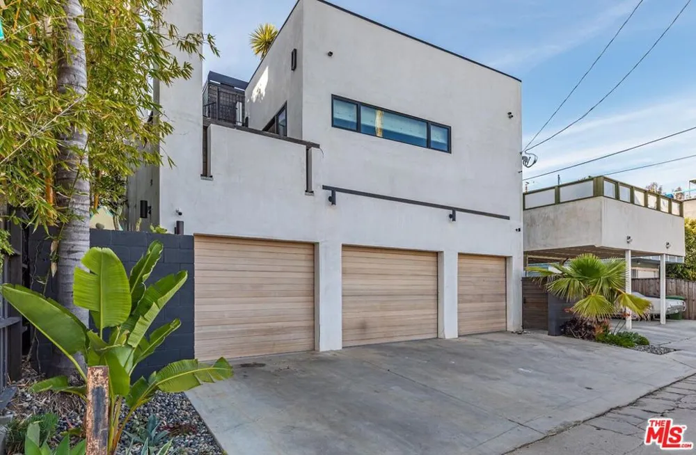 214 S Venice Boulevard Venice, CA 90291