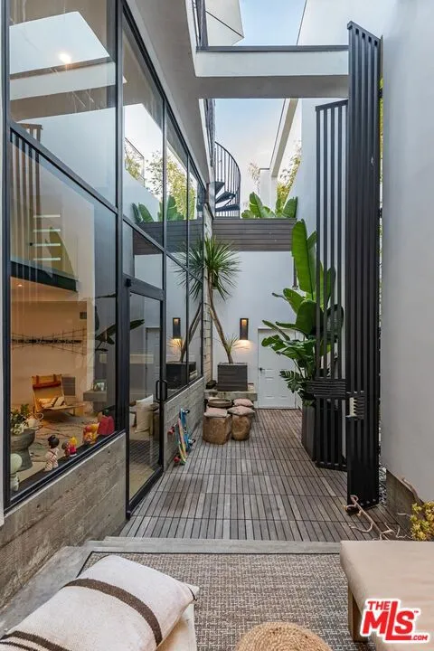 214 S Venice Boulevard Venice, CA 90291