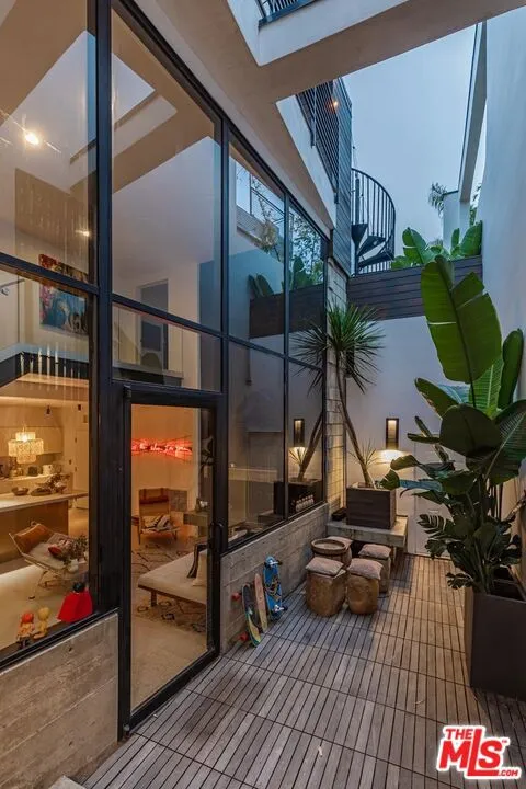 214 S Venice Boulevard Venice, CA 90291