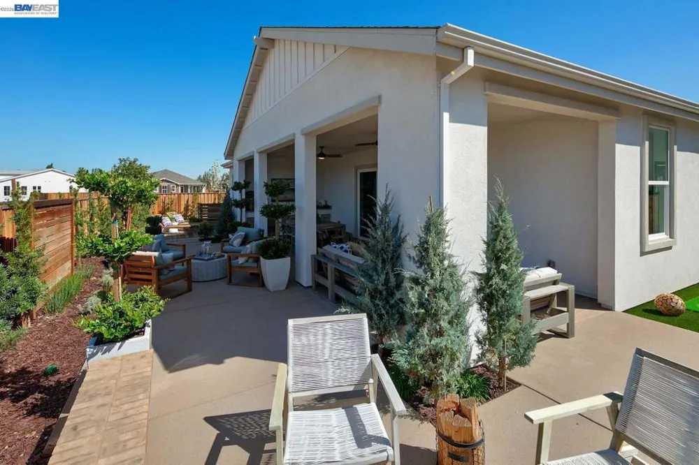 927 Conrad Street Manteca, CA 95336