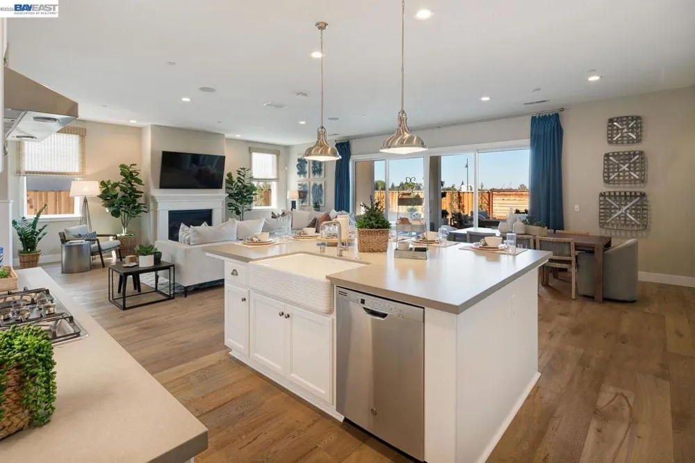 927 Conrad Street Manteca, CA 95336