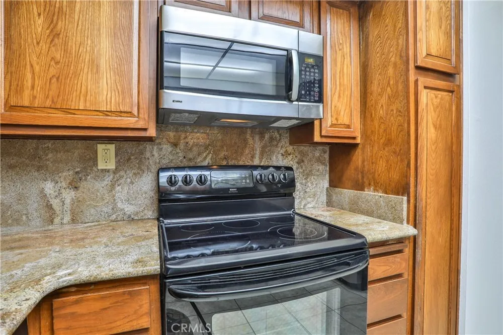 672 Greendale Lane Pomona, CA 91767