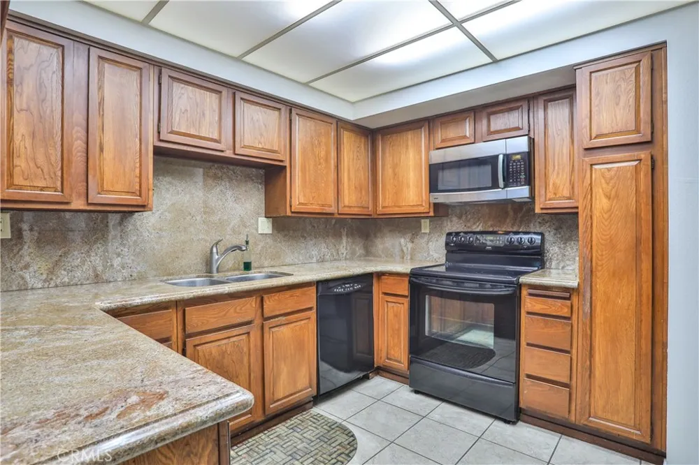 672 Greendale Lane Pomona, CA 91767