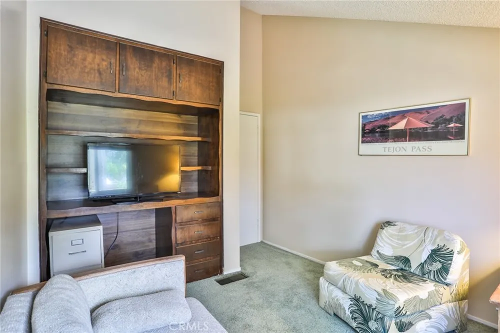 672 Greendale Lane Pomona, CA 91767