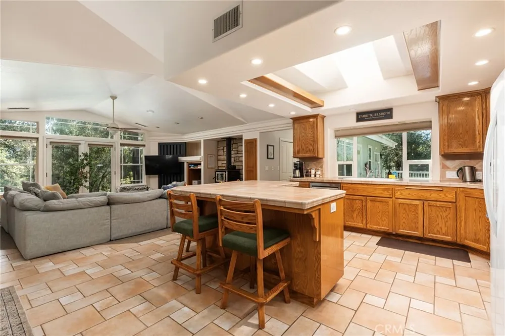 6657 Deer Park Midpines, CA 95345