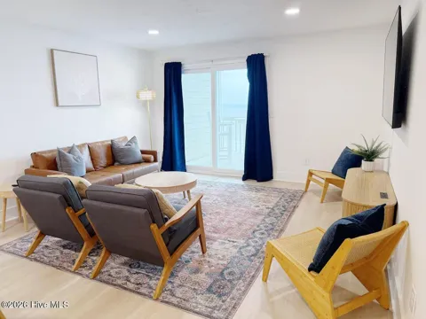 2120 Surfrider Court