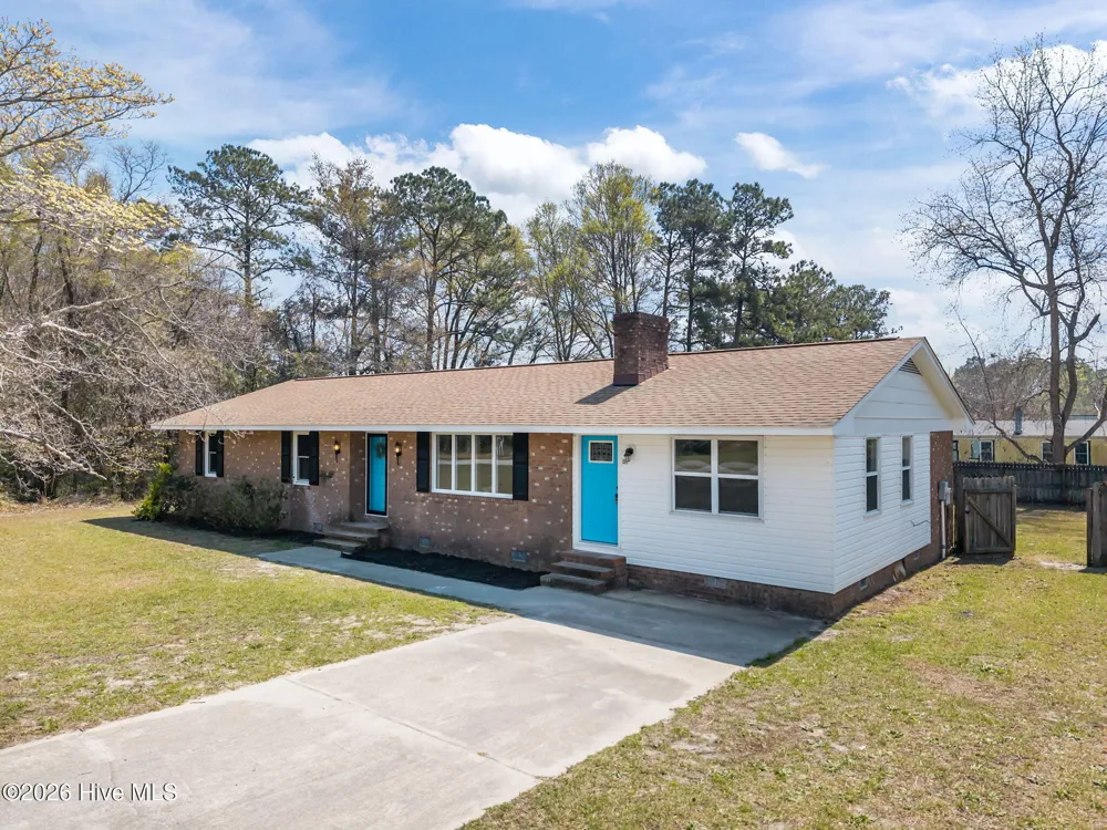 412 Crows Nest Lane Sneads Ferry, NC 28460