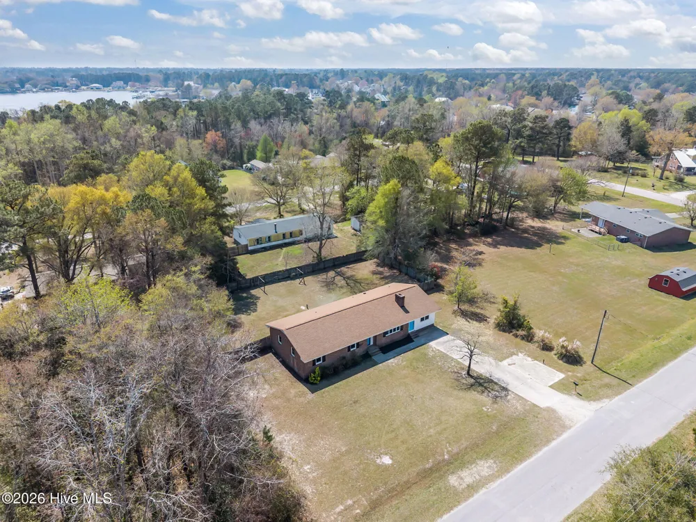 412 Crows Nest Lane Sneads Ferry, NC 28460