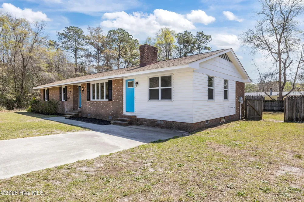 412 Crows Nest Lane Sneads Ferry, NC 28460