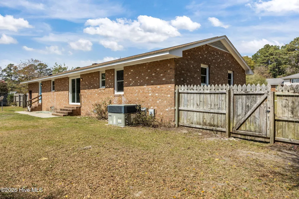 412 Crows Nest Lane Sneads Ferry, NC 28460