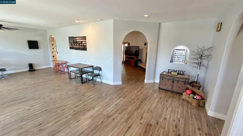 5593 Edgeview Dr Discovery Bay, CA 94505