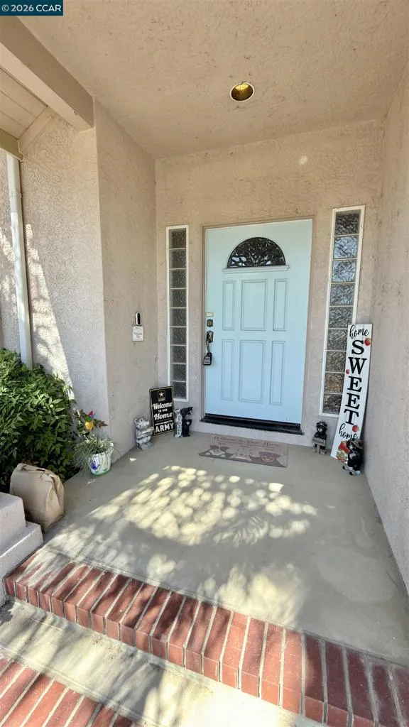 5593 Edgeview Dr Discovery Bay, CA 94505