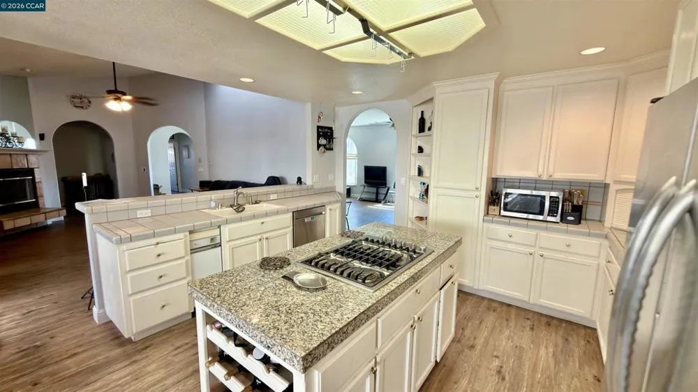 5593 Edgeview Dr Discovery Bay, CA 94505