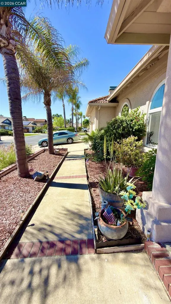 5593 Edgeview Dr Discovery Bay, CA 94505