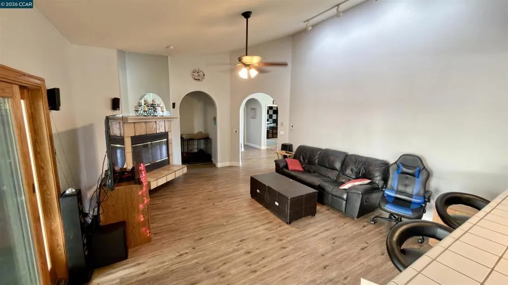 5593 Edgeview Dr Discovery Bay, CA 94505