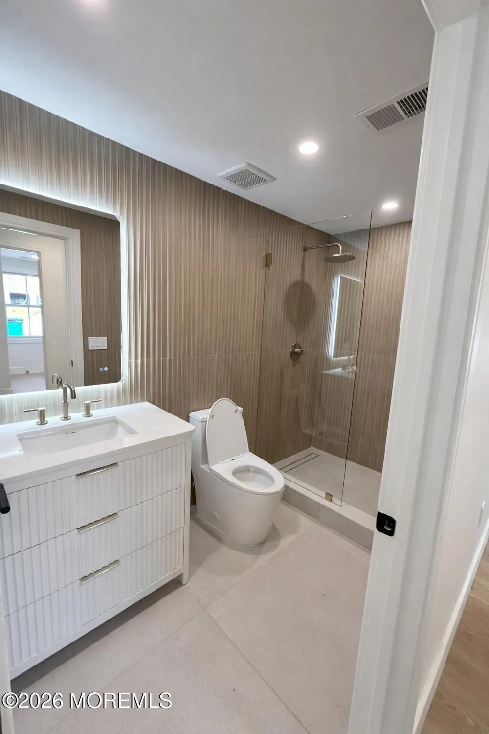 20 Roslyn Drive Oakhurst, NJ 07755