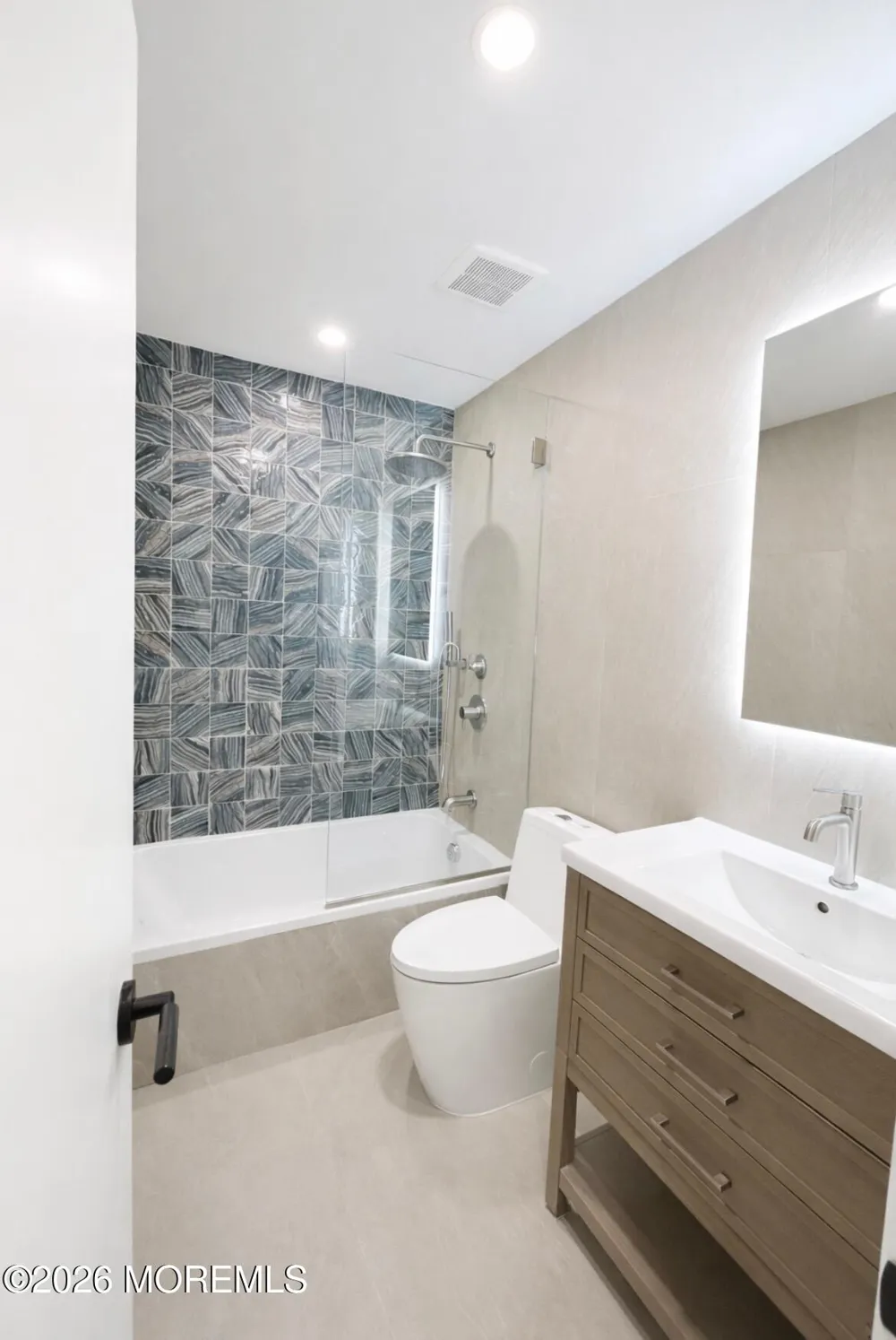 20 Roslyn Drive Oakhurst, NJ 07755