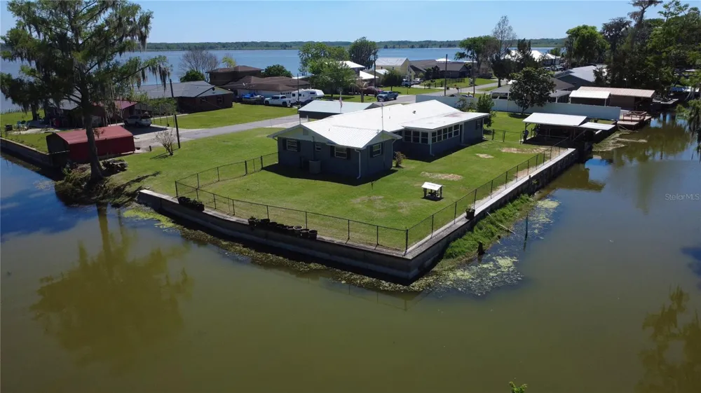 664 CR 467 Lake Panasoffkee, FL 33538