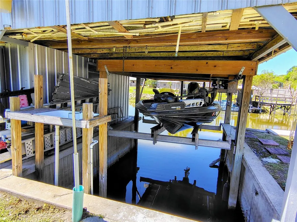 664 CR 467 Lake Panasoffkee, FL 33538