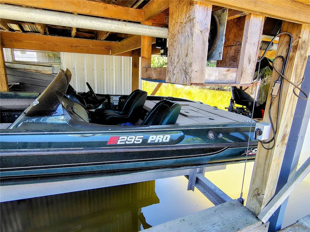 664 CR 467 Lake Panasoffkee, FL 33538
